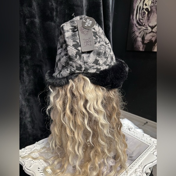 ☠️? Ed Hardy Faux Fur Winter Bucket Hat with a faux-fur brim.☠️?NWT main image 6